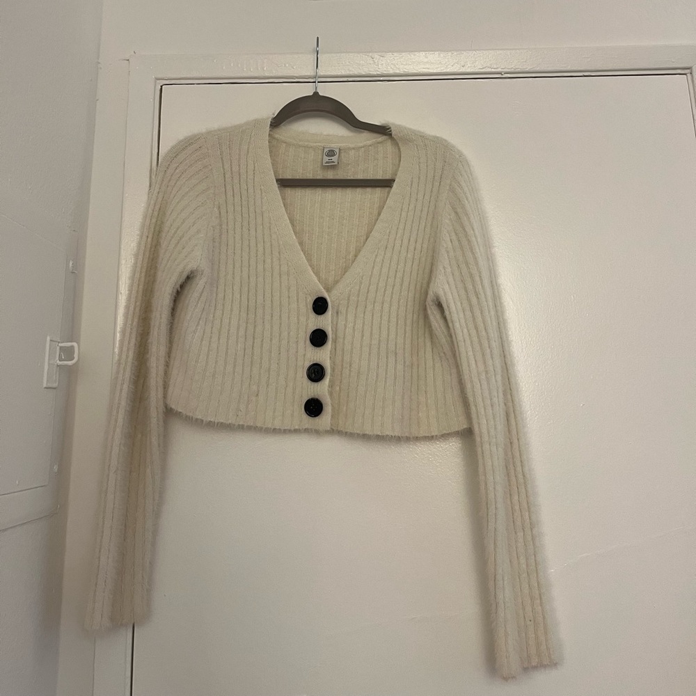 white fuzzy urban outfitters cardigan!